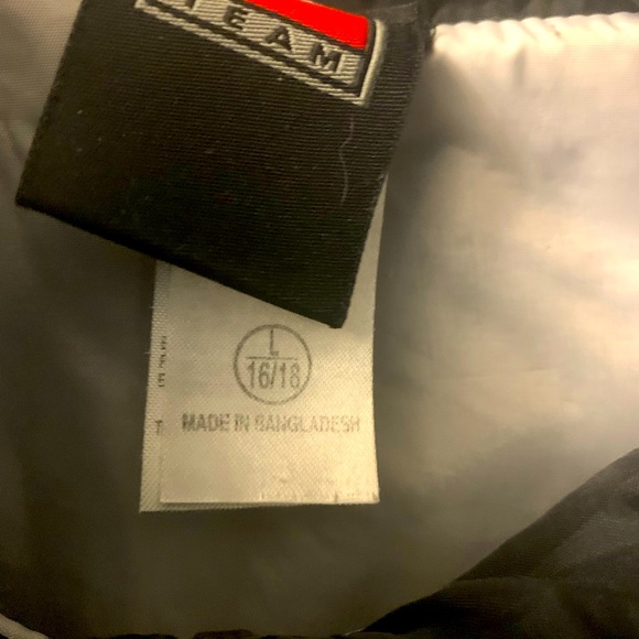 Calgary Flames Officially Licensed Nike Team Lightweight Jacket - Picture 5 of 11